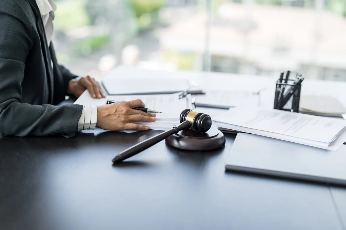 A professional bail bonds agent helping a client in Southern California, providing quick, reliable, and confidential bail services.